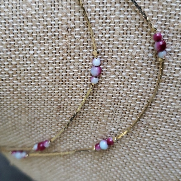 GOLD TONE SINGLE STRAND 30 INCH NECKLACE WITH BEADS - Picture 2 of 3